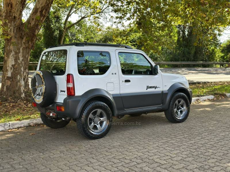 SUZUKI - JIMNY - 2015/2016 - Branca - R$ 78.900,00