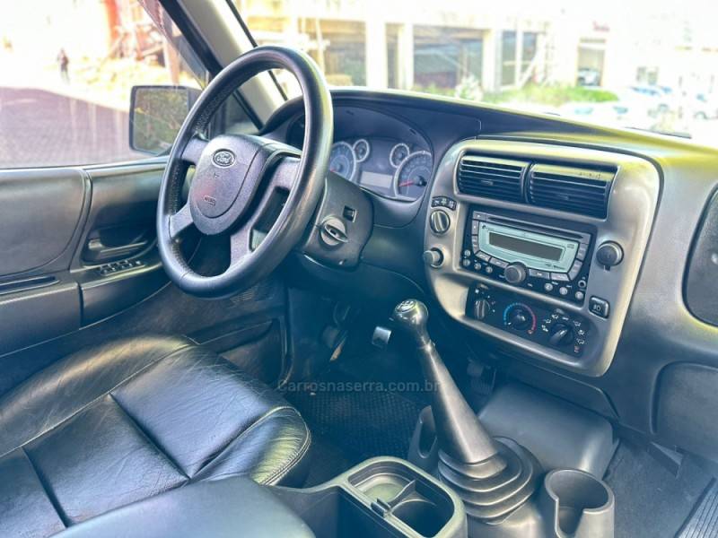 FORD - RANGER - 2010/2011 - Prata - R$ 68.900,00