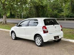 TOYOTA - ETIOS - 2019/2020 - Branca - R$ 72.900,00