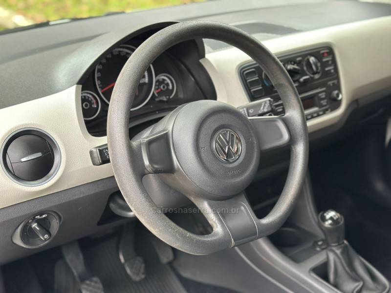 VOLKSWAGEN - UP - 2015/2016 - Branca - R$ 52.900,00