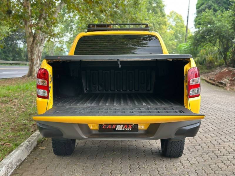 MITSUBISHI - L200 TRITON - 2021/2022 - Amarela - R$ 199.900,00