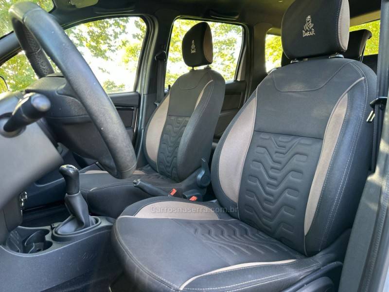 RENAULT - DUSTER - 2015/2016 - Prata - R$ 67.900,00
