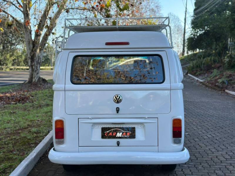 VOLKSWAGEN - KOMBI - 2013/2014 - Branca - R$ 58.900,00