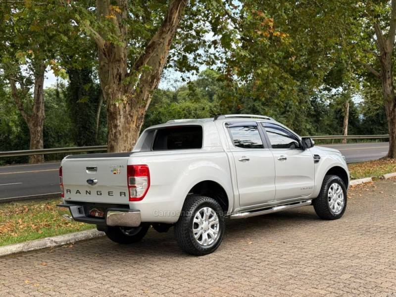 FORD - RANGER - 2017/2017 - Prata - R$ 125.900,00