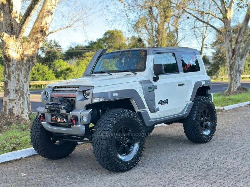 TROLLER - T4 - 2017/2018 - Branca - R$ 225.900,00