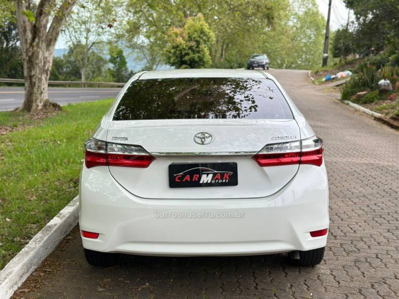 TOYOTA - COROLLA - 2019/2019 - Branca - R$ 95.900,00