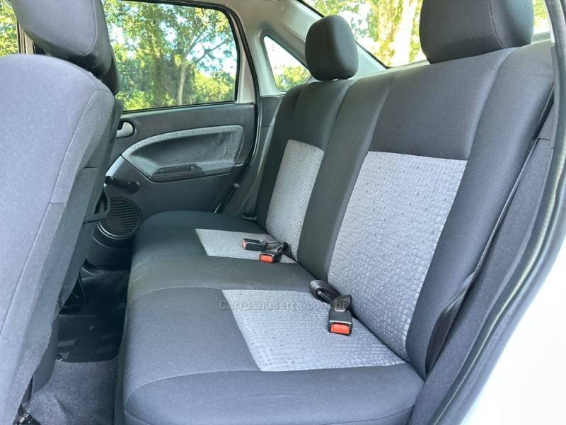 FORD - FIESTA - 2012/2013 - Branca - R$ 35.900,00