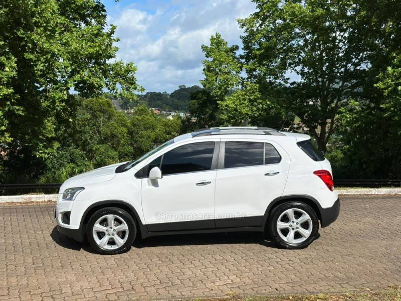 CHEVROLET - TRACKER - 2015/2016 - Branca - R$ 74.900,00