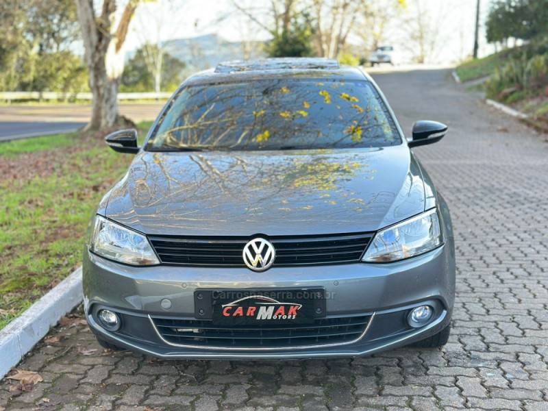 VOLKSWAGEN - JETTA - 2013/2013 - Cinza - R$ 77.900,00