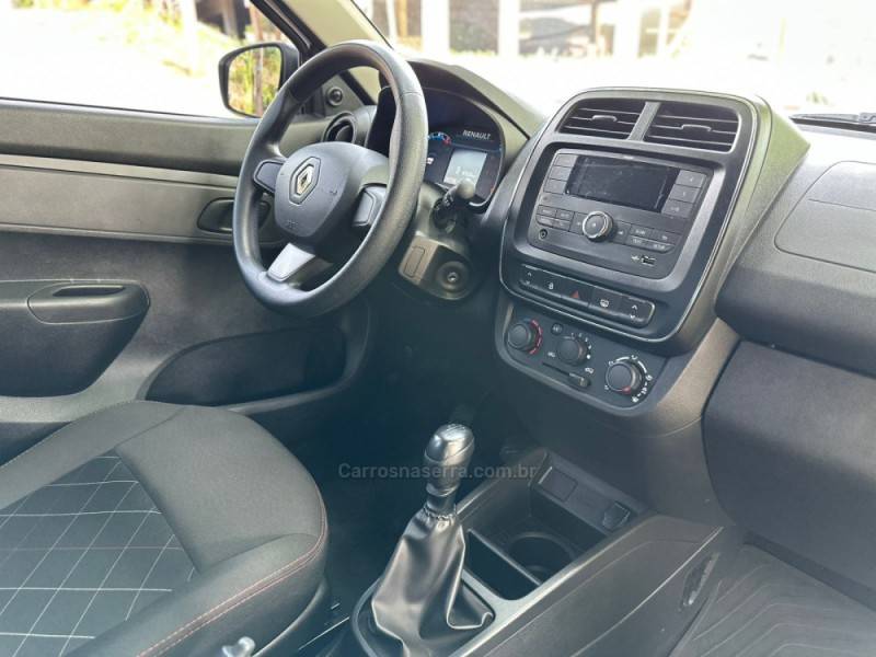 RENAULT - KWID - 2023/2024 - Branca - R$ 57.900,00