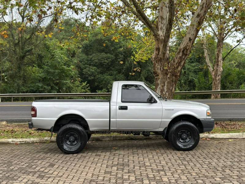 FORD - RANGER - 2005/2005 - Prata - R$ 65.900,00