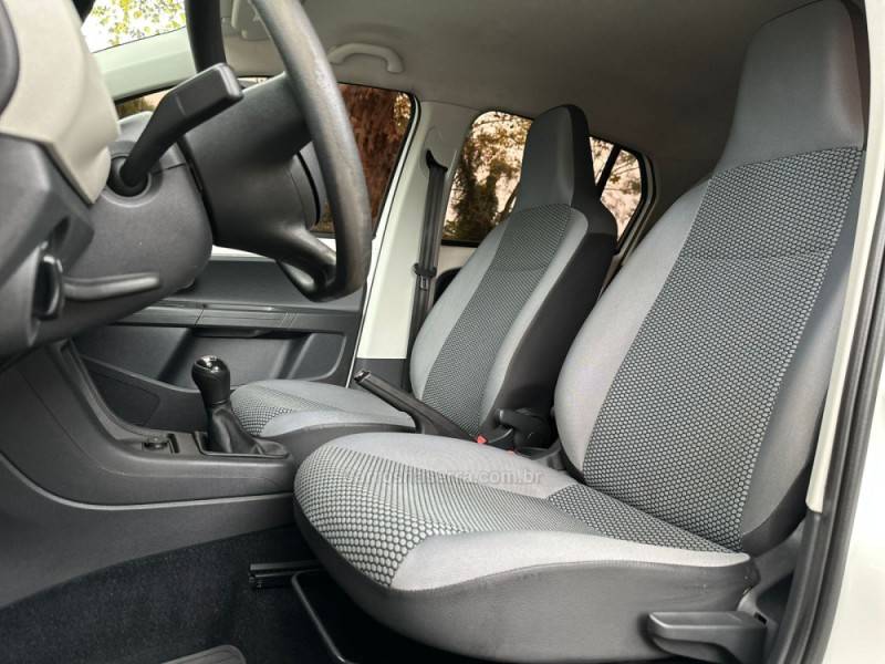 VOLKSWAGEN - UP - 2015/2016 - Branca - R$ 52.900,00