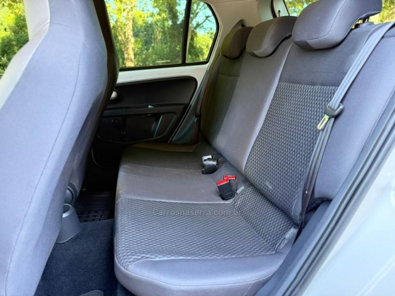 VOLKSWAGEN - UP - 2015/2016 - Branca - R$ 58.900,00