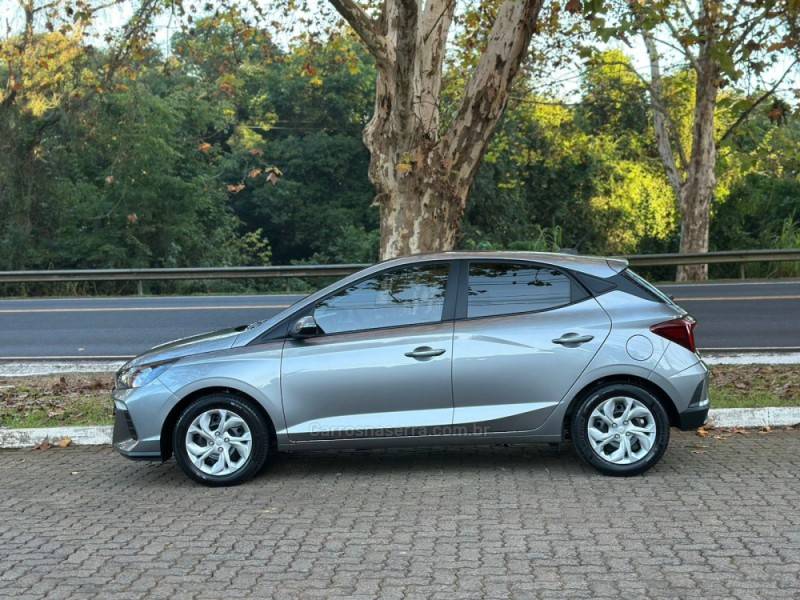 HYUNDAI - HB20 - 2022/2023 - Cinza - R$ 69.900,00