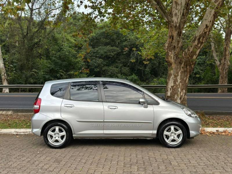 HONDA - FIT - 2007/2008 - Prata - R$ 35.900,00