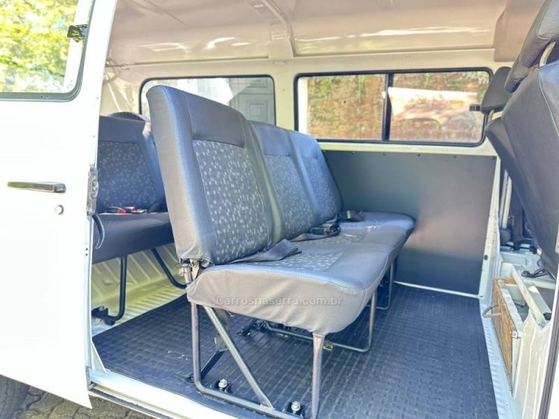 VOLKSWAGEN - KOMBI - 2013/2014 - Branca - R$ 67.900,00