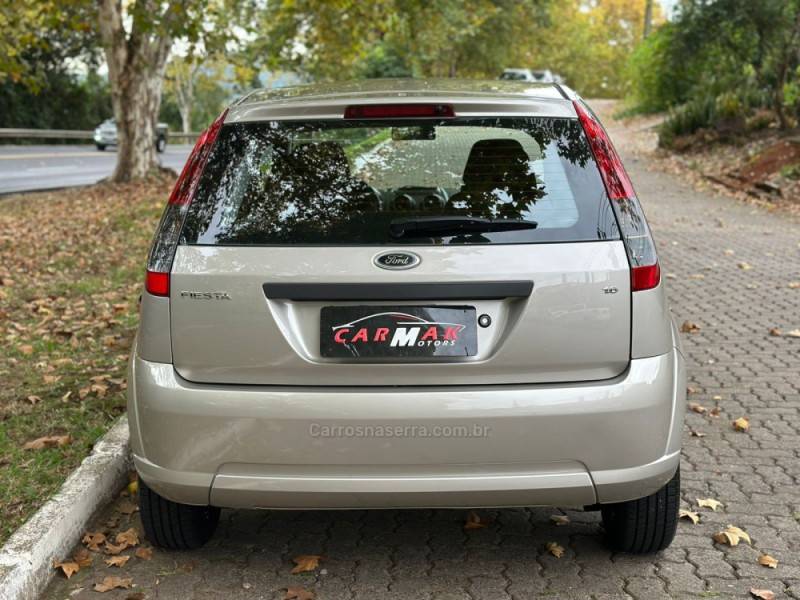 FORD - FIESTA - 2011/2011 - Prata - R$ 35.900,00