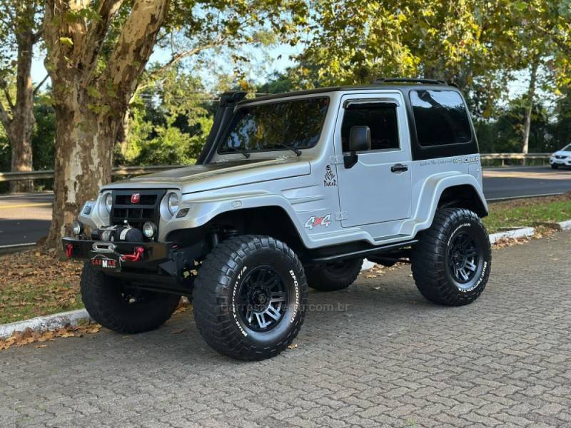TROLLER - T4 - 2011/2011 - Prata - R$ 129.900,00