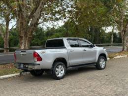 TOYOTA - HILUX - 2017/2017 - Prata - R$ 175.900,00