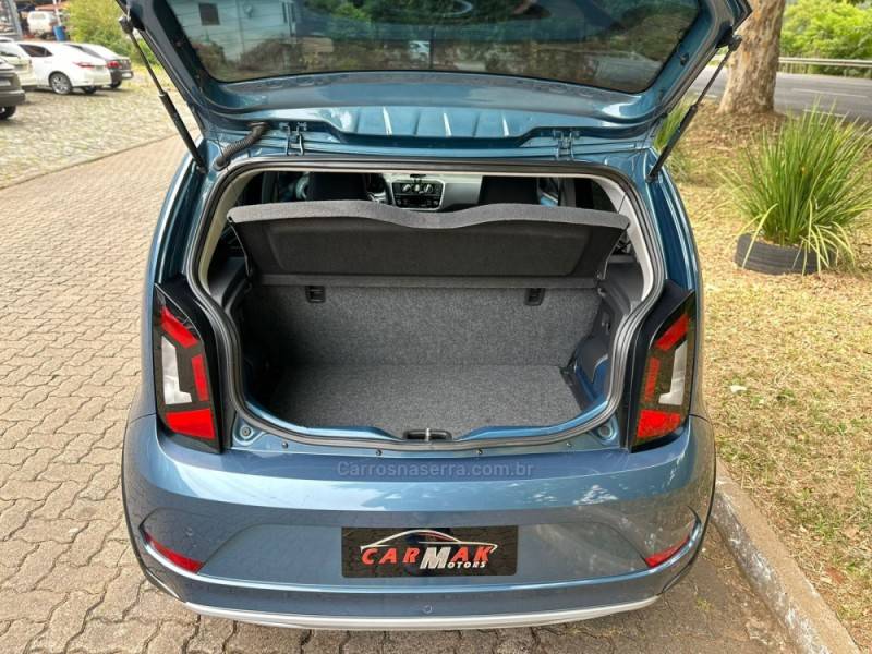 VOLKSWAGEN - UP - 2017/2018 - Azul - R$ 65.900,00