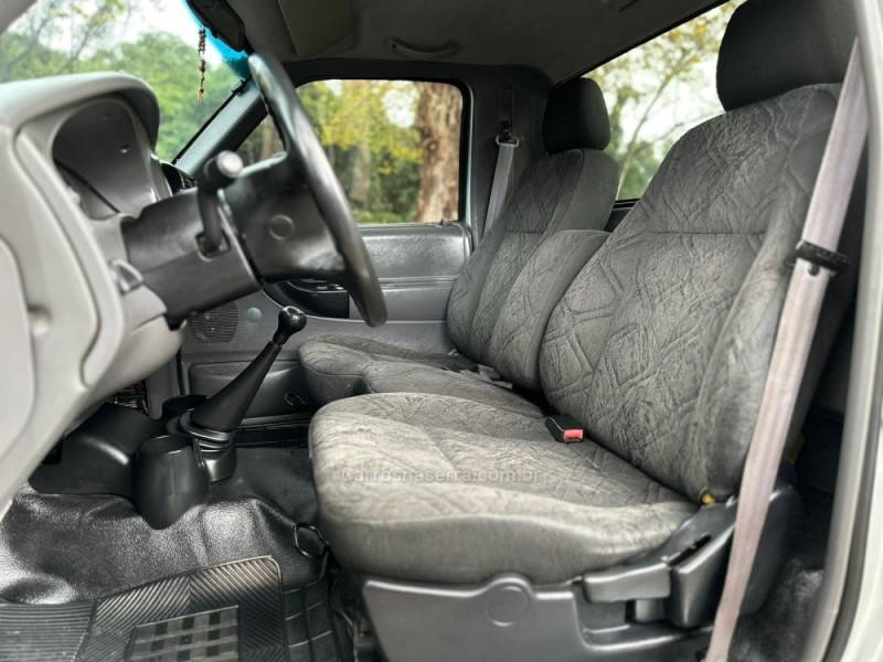 FORD - RANGER - 2005/2005 - Prata - R$ 65.900,00