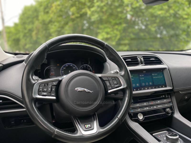 JAGUAR - F-PACE - 2016/2017 - Branca - R$ 189.900,00