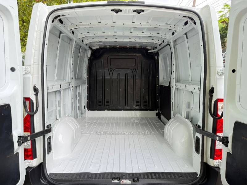 RENAULT - MASTER - 2019/2020 - Branca - R$ 157.900,00