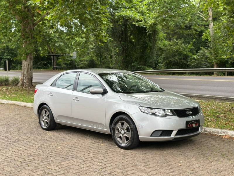 KIA MOTORS - CERATO - 2010/2011 - Prata - R$ 49.900,00