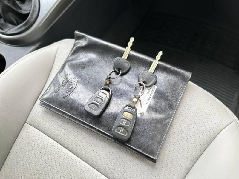 KIA MOTORS - CERATO - 2010/2011 - Prata - R$ 49.900,00