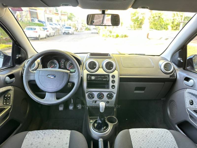 FORD - FIESTA - 2012/2013 - Branca - R$ 36.900,00
