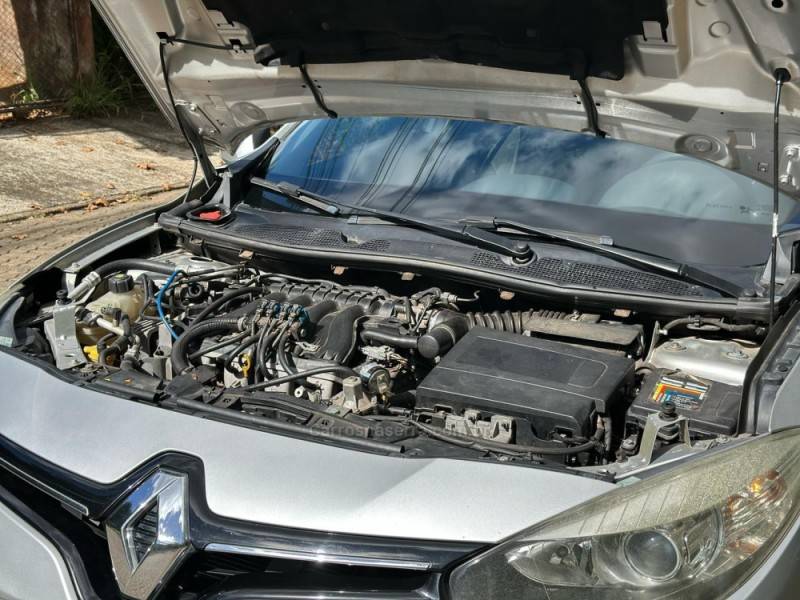 RENAULT - FLUENCE - 2014/2015 - Prata - R$ 41.900,00