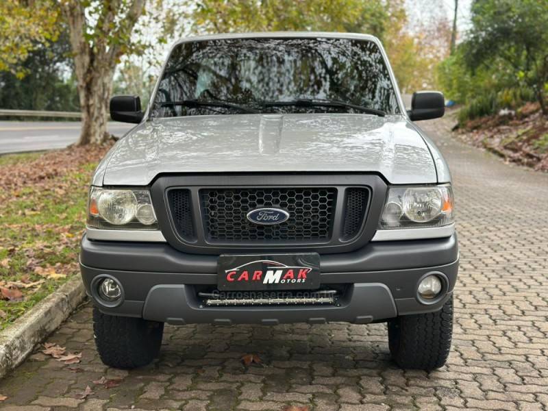 FORD - RANGER - 2005/2005 - Prata - R$ 65.900,00