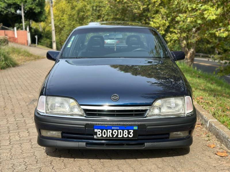 CHEVROLET - OMEGA - 1992/1993 - Azul - R$ 129.900,00