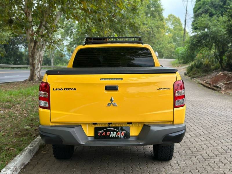 MITSUBISHI - L200 TRITON - 2021/2022 - Amarela - R$ 199.900,00