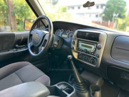 FORD - RANGER - 2010/2011 - Preta - R$ 96.900,00