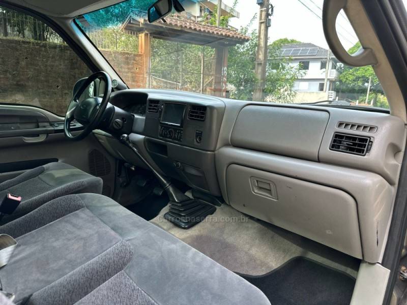 FORD - F-250 - 2001/2001 - Cinza - R$ 239.900,00
