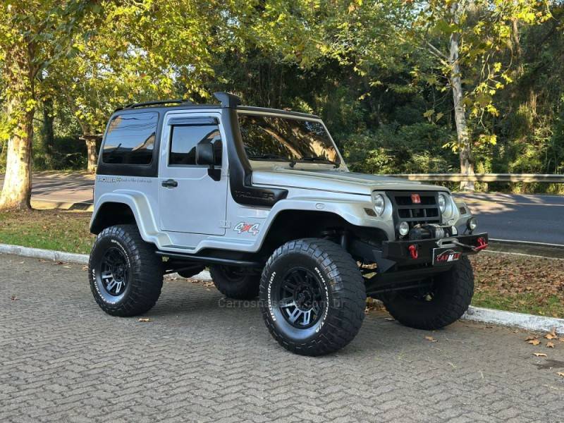 TROLLER - T4 - 2011/2011 - Prata - R$ 129.900,00