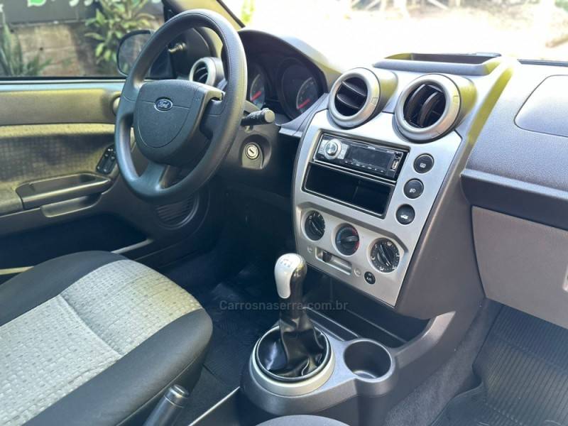 FORD - FIESTA - 2012/2013 - Branca - R$ 35.900,00