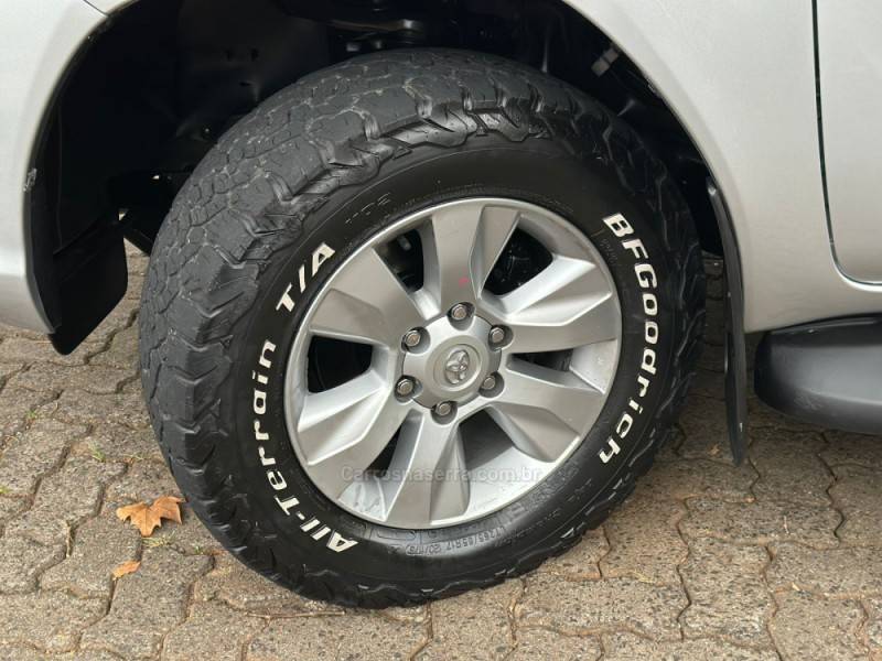 TOYOTA - HILUX - 2017/2017 - Prata - R$ 175.900,00