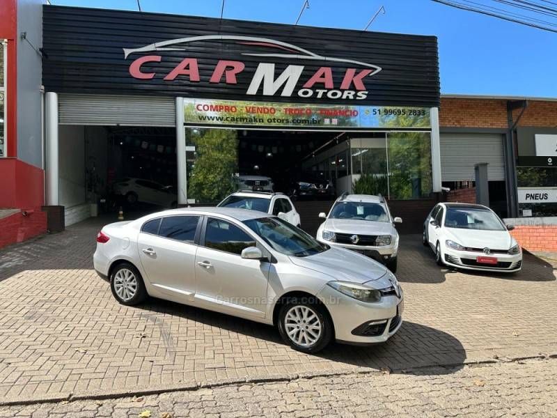 RENAULT - FLUENCE - 2014/2015 - Prata - R$ 41.900,00