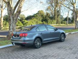 VOLKSWAGEN - JETTA - 2013/2013 - Cinza - R$ 77.900,00