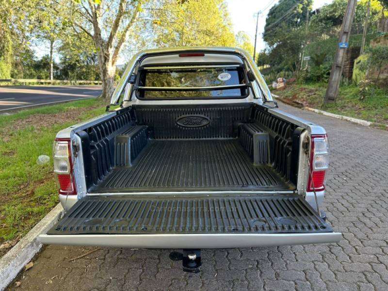 FORD - RANGER - 2010/2011 - Prata - R$ 68.900,00