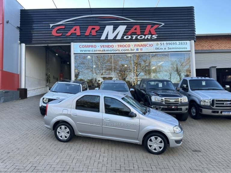 RENAULT - LOGAN - 2010/2011 - Prata - R$ 29.900,00