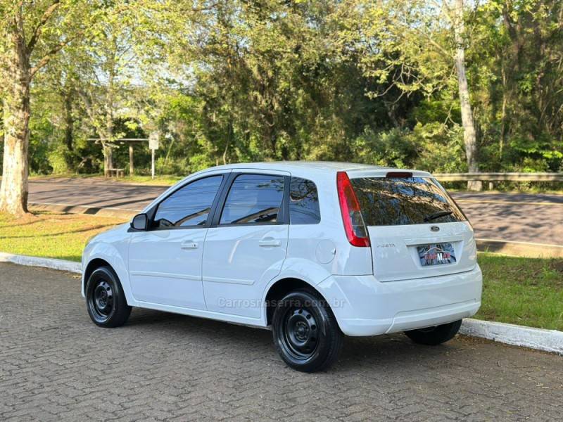 FORD - FIESTA - 2012/2013 - Branca - R$ 36.900,00