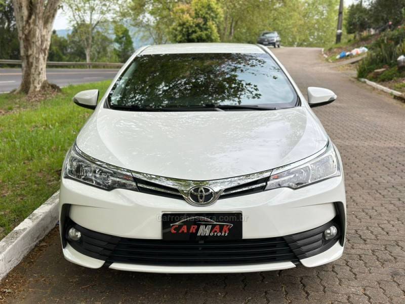 TOYOTA - COROLLA - 2019/2019 - Branca - R$ 95.900,00