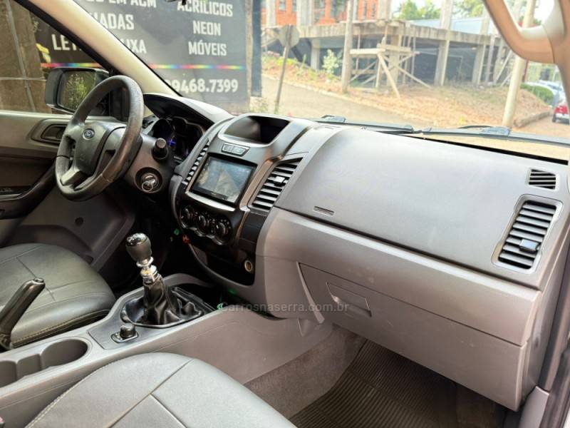 FORD - RANGER - 2012/2013 - Branca - R$ 110.900,00