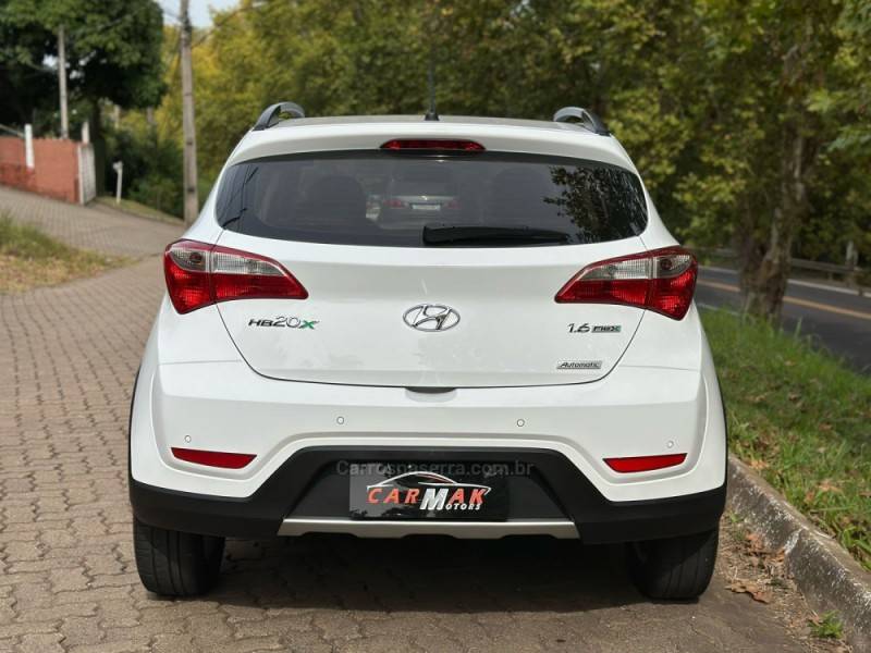 HYUNDAI - HB20X - 2014/2015 - Branca - R$ 62.900,00