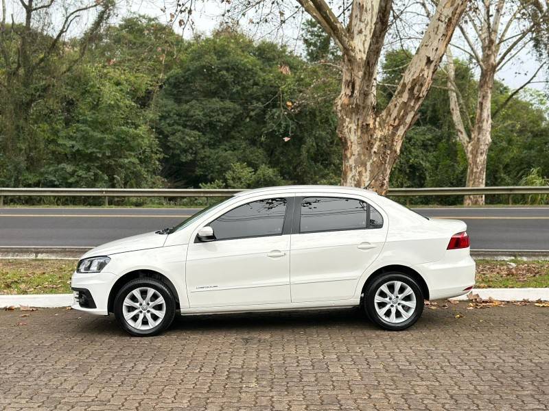 VOLKSWAGEN - VOYAGE - 2017/2018 - Branca - R$ 53.900,00