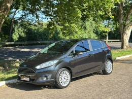 FORD - FIESTA - 2016/2017 - Preta - R$ 59.900,00
