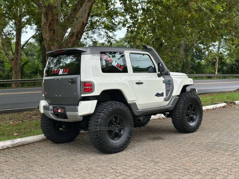 TROLLER - T4 - 2017/2018 - Branca - R$ 205.900,00